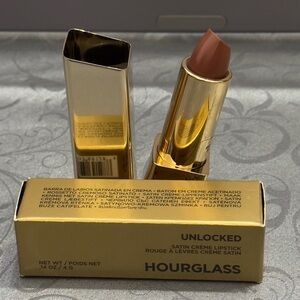 Hourglass Unlocked Satin Crème Lipstick in Shade Shore
